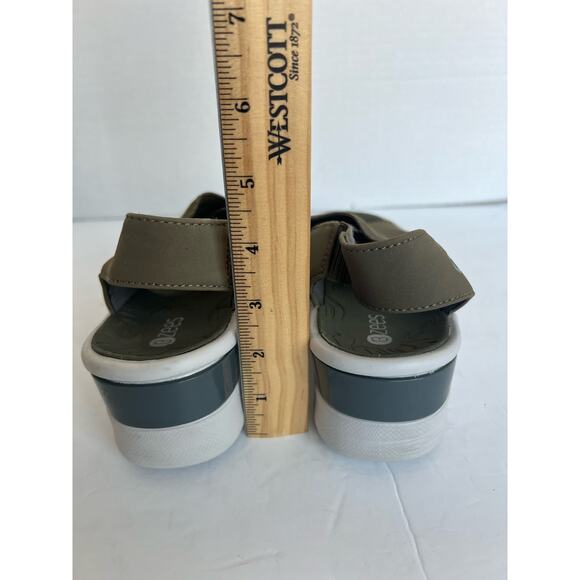 BZees Crisscross Sunset Army Green Slingback Stretch Wedge Sandals Size 9 - Picture 9 of 12